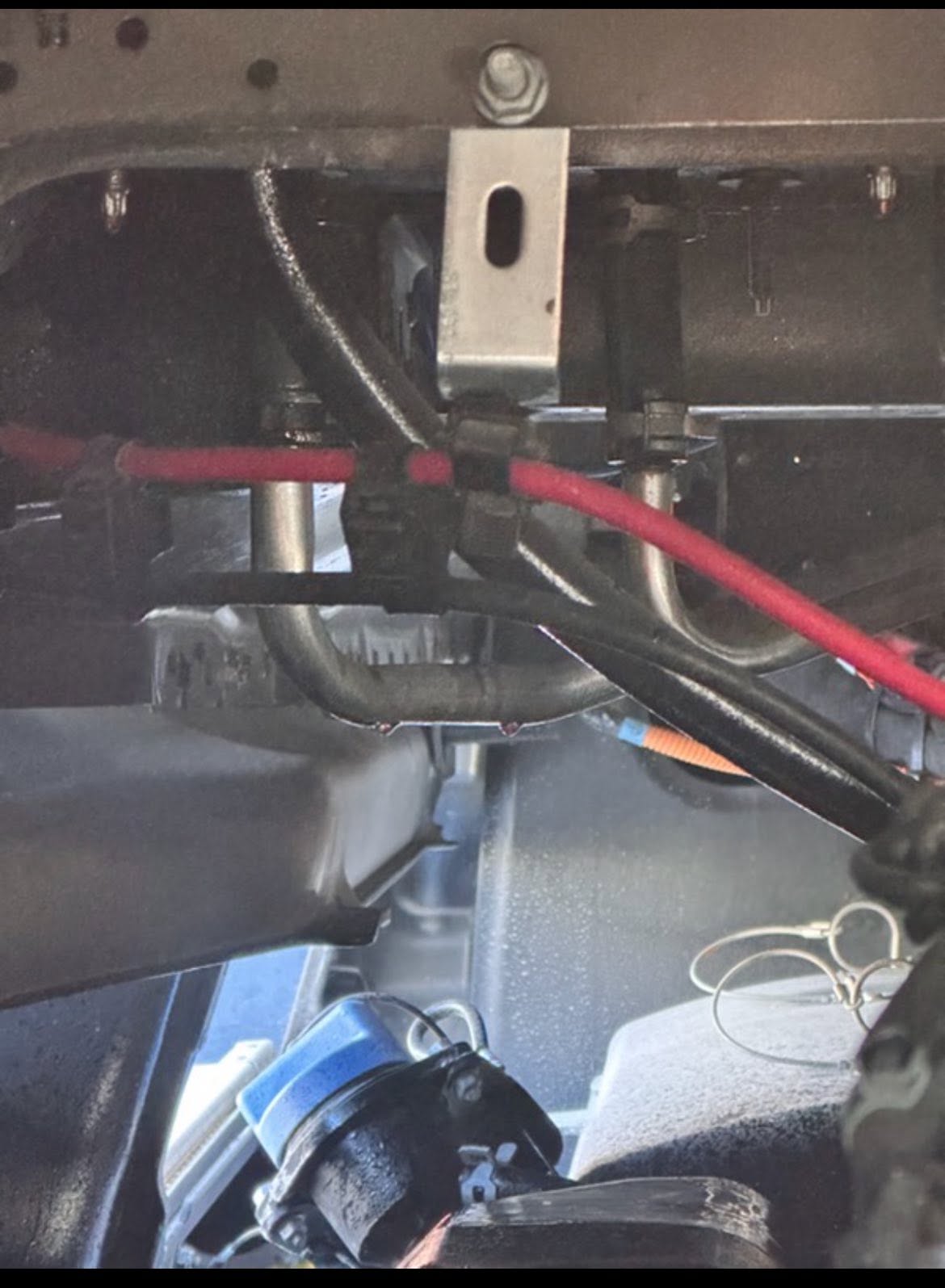 Heavy-duty truck lines and undercarriage during roadside repair